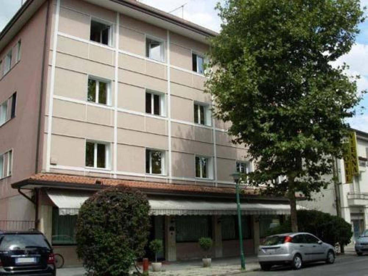 Hotel Vienna Lido di Jesolo Exterior photo