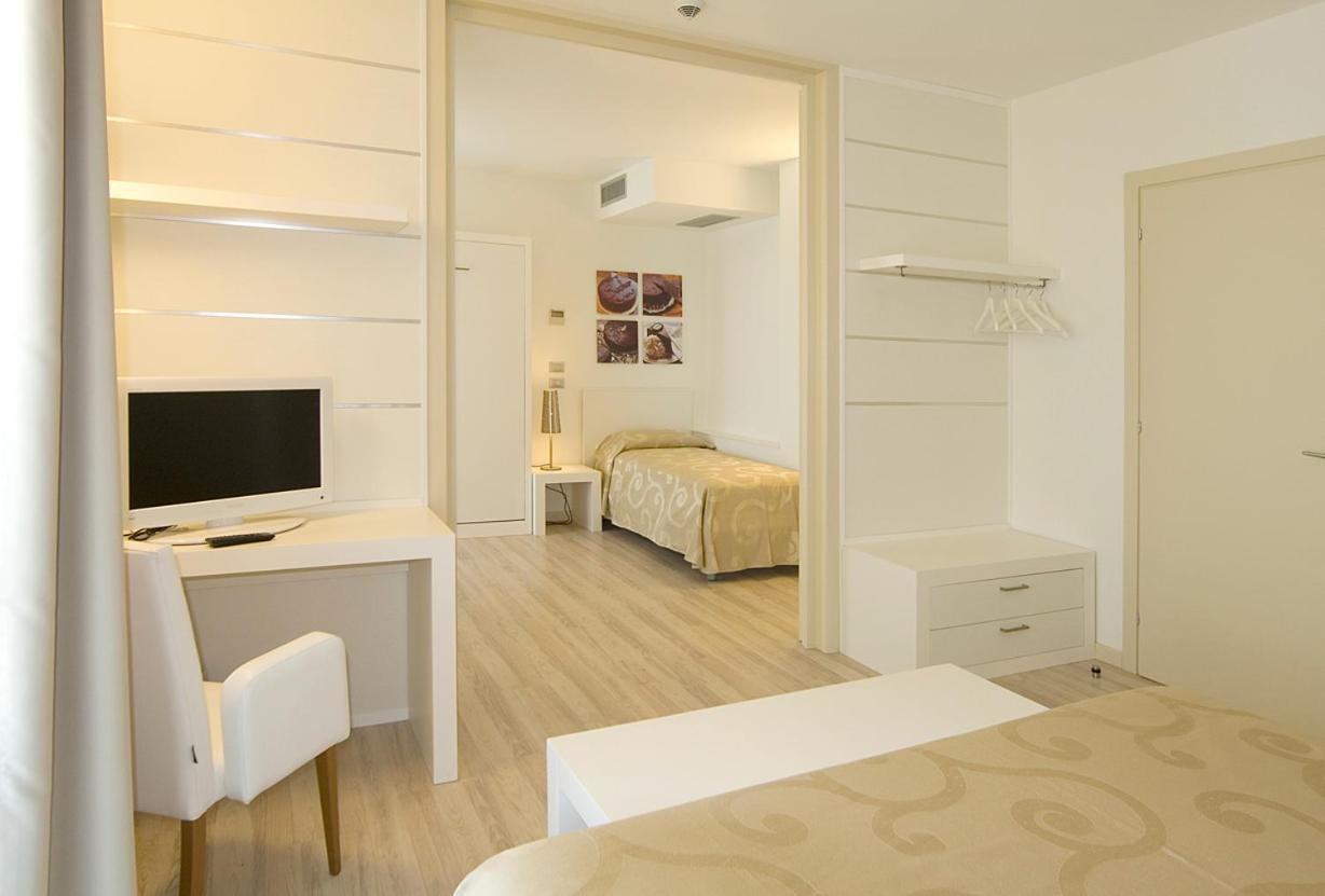 Hotel Vienna Lido di Jesolo Exterior photo