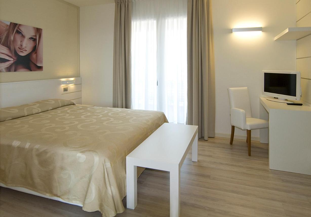 Hotel Vienna Lido di Jesolo Exterior photo
